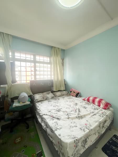 484A Choa Chu Kang Avenue 5 HDB Flat For Sale at S$ 540,000 | PropertyGuru Singapore - Bedroom