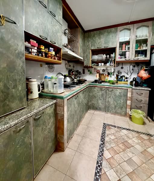 81 Lorong 4 Toa Payoh HDB Flat For Sale at S$ 1,280,000 | PropertyGuru Singapore - Kitchen