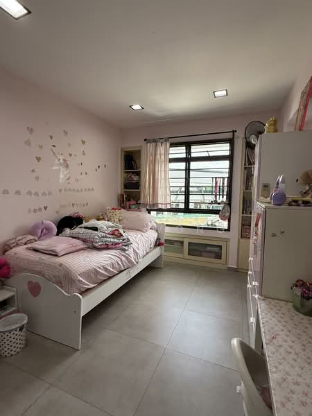 664B Jurong West Street 64 HDB Flat For Sale at S$ 738,000 | PropertyGuru Singapore - Bedroom