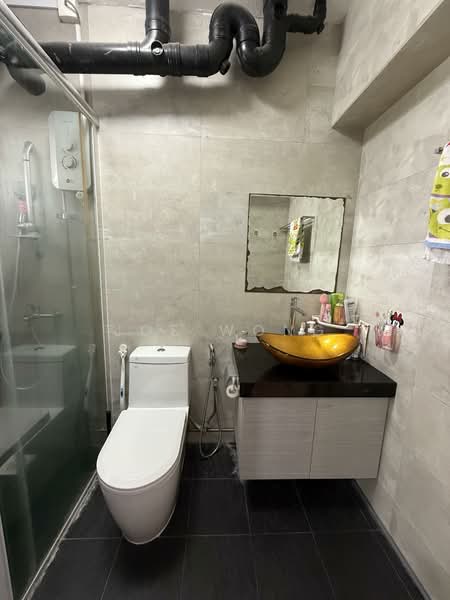 664B Jurong West Street 64 HDB Flat For Sale at S$ 738,000 | PropertyGuru Singapore - Bathroom