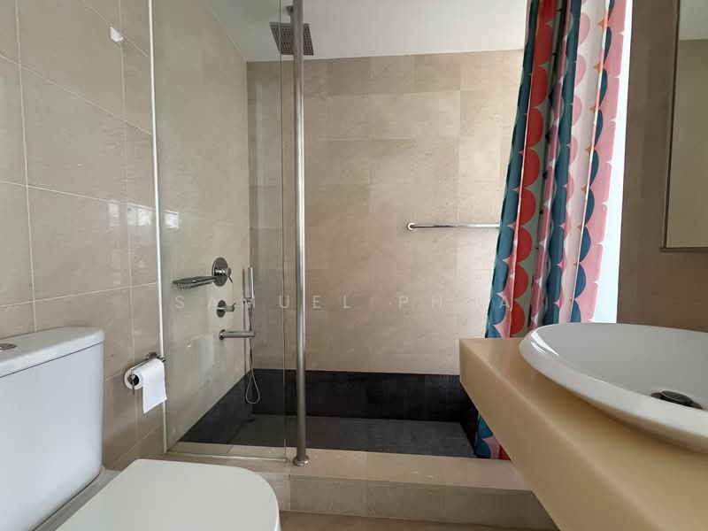 The Clift Apartment For Sale at S$ 1,090,000 | PropertyGuru Singapore - Bathroom
