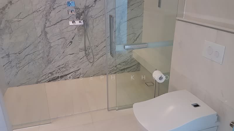 The Scotts Tower Condominium For Sale at S$ 1,300,000 | PropertyGuru Singapore - Bathroom