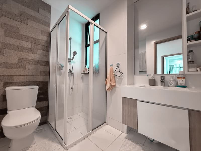 Varsity Park Condominium Condominium For Sale at S$ 2,490,000 | PropertyGuru Singapore - Bathroom