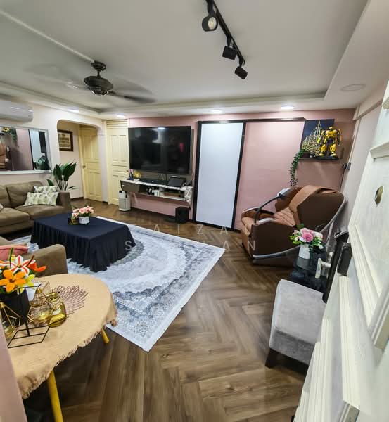 333 Bukit Batok Street 32 HDB Flat For Sale at S$ 475,000 | PropertyGuru Singapore - Living Room