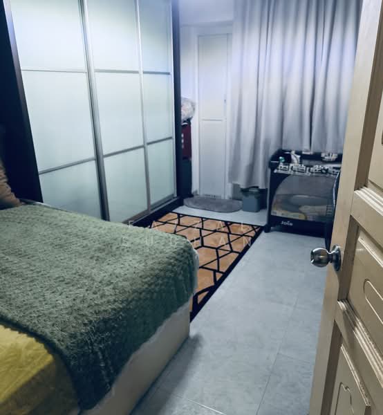 333 Bukit Batok Street 32 HDB Flat For Sale at S$ 475,000 | PropertyGuru Singapore - Bedroom