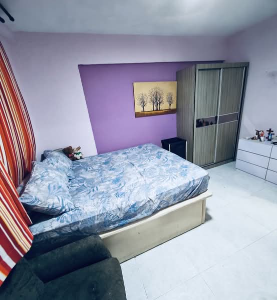 333 Bukit Batok Street 32 HDB Flat For Sale at S$ 475,000 | PropertyGuru Singapore - Bedroom