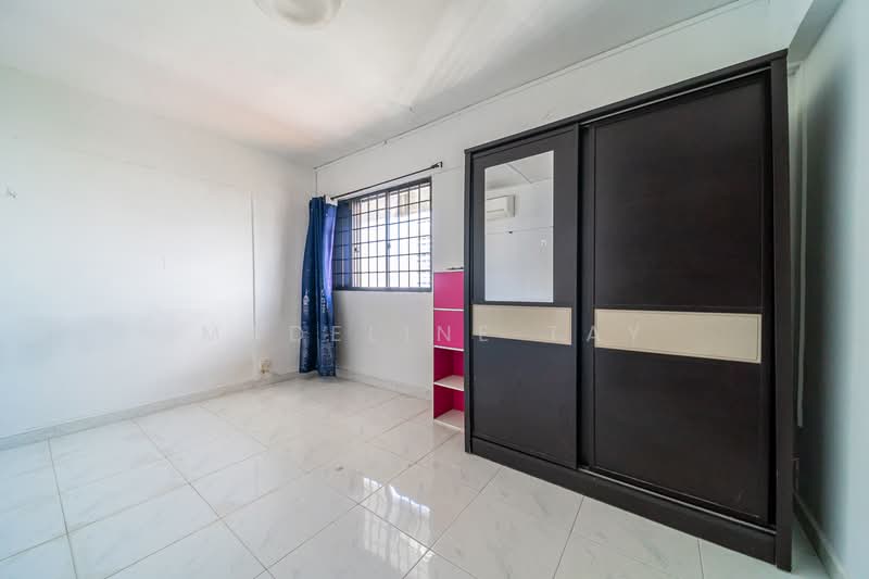 524 Jurong West Street 52 HDB Flat For Sale at S$ 499,999 | PropertyGuru Singapore - Bedroom