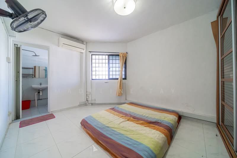 524 Jurong West Street 52 HDB Flat For Sale at S$ 499,999 | PropertyGuru Singapore - Bedroom
