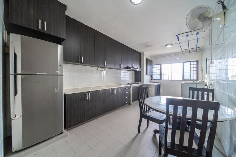 524 Jurong West Street 52 HDB Flat For Sale at S$ 499,999 | PropertyGuru Singapore - Kitchen