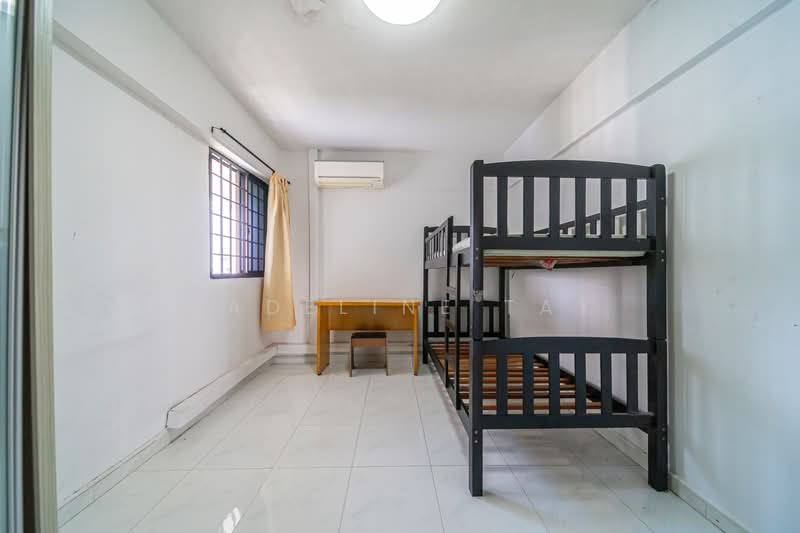 524 Jurong West Street 52 HDB Flat For Sale at S$ 499,999 | PropertyGuru Singapore - Bedroom