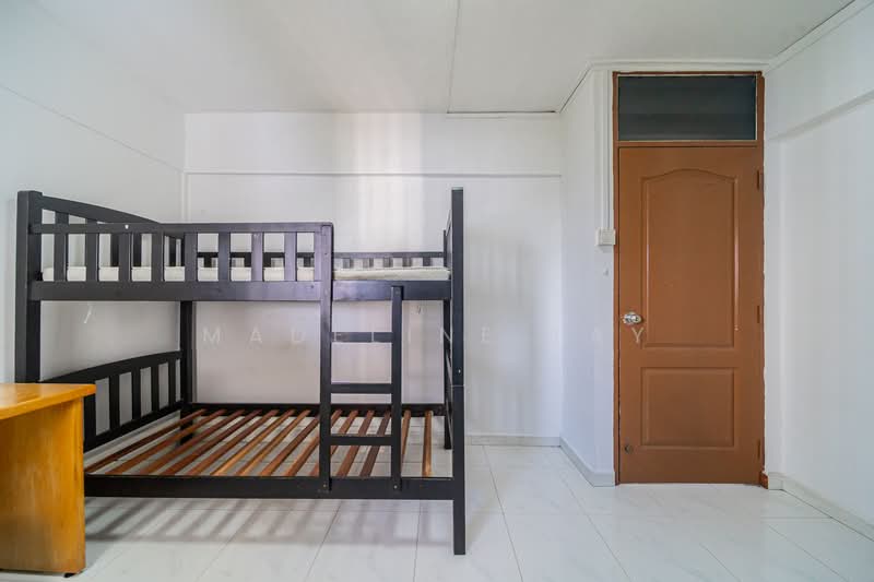 524 Jurong West Street 52 HDB Flat For Sale at S$ 499,999 | PropertyGuru Singapore - Bedroom