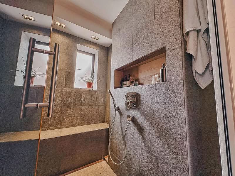 80 Chay Yan Street Walk-up Apartment For Sale at S$ 1,150,000 | PropertyGuru Singapore - Bathroom (Shower)