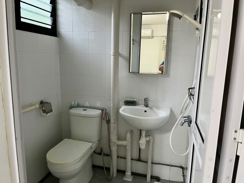 5 Delta Avenue HDB Flat For Sale at S$ 808,000 | PropertyGuru Singapore - Bathroom