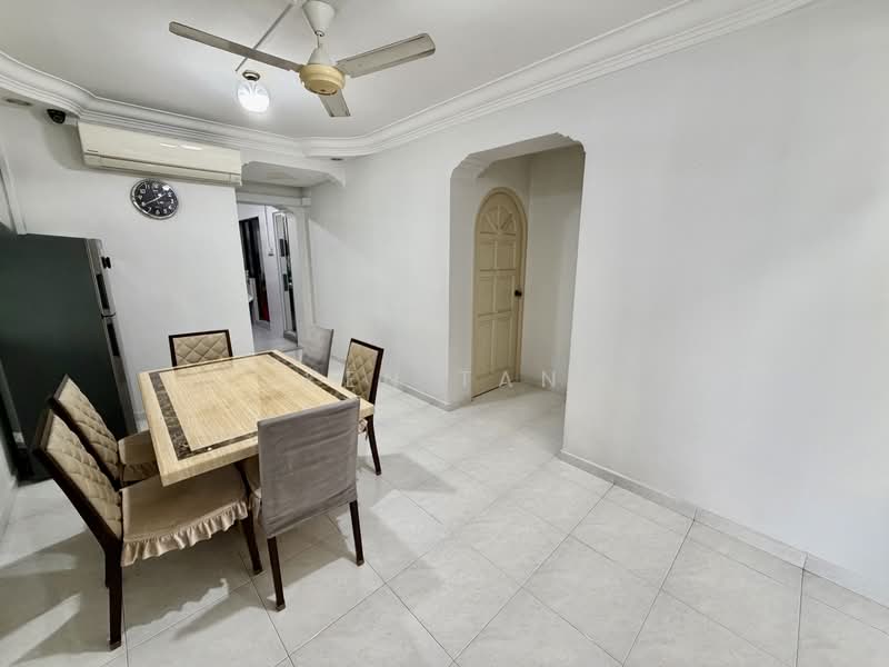 504 Woodlands Drive 14 HDB Flat For Sale at S$ 698,000 | PropertyGuru Singapore - Dining Room