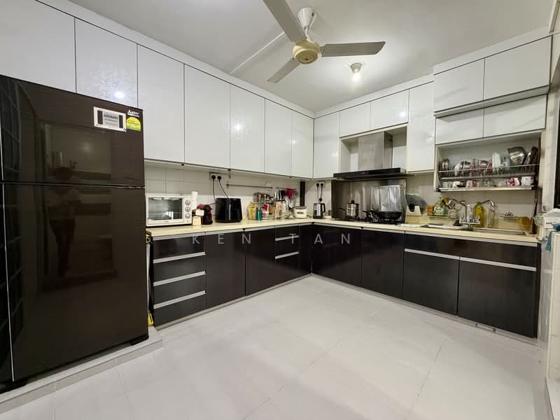 504 Woodlands Drive 14 HDB Flat For Sale at S$ 698,000 | PropertyGuru Singapore - Kitchen