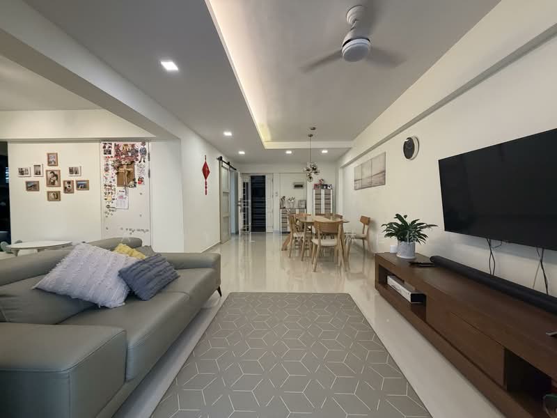 297A Compassvale Street HDB Flat For Sale at S$ 800,000 | PropertyGuru Singapore - Living Room