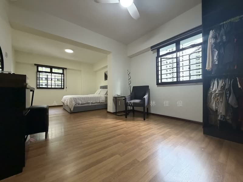 297A Compassvale Street HDB Flat For Sale at S$ 800,000 | PropertyGuru Singapore - Bedroom