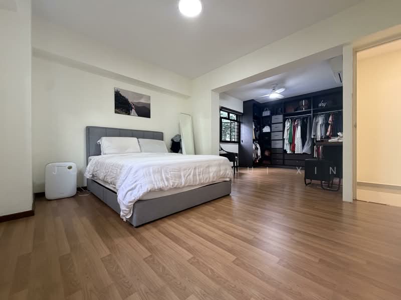 297A Compassvale Street HDB Flat For Sale at S$ 800,000 | PropertyGuru Singapore - Bedroom