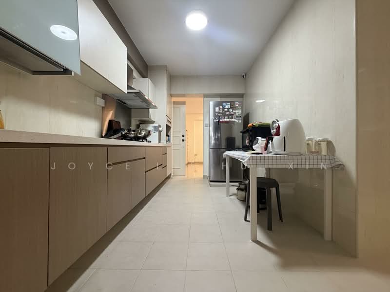 297A Compassvale Street HDB Flat For Sale at S$ 800,000 | PropertyGuru Singapore - Kitchen