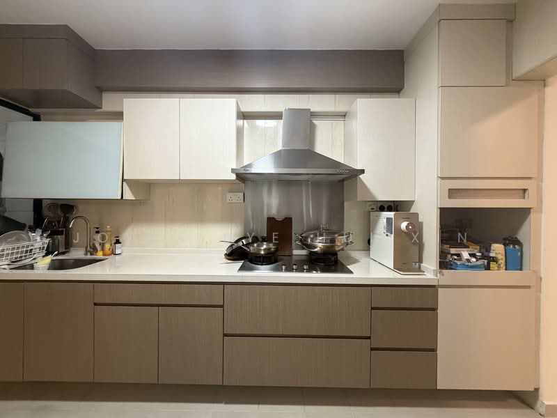 297A Compassvale Street HDB Flat For Sale at S$ 800,000 | PropertyGuru Singapore - Kitchen