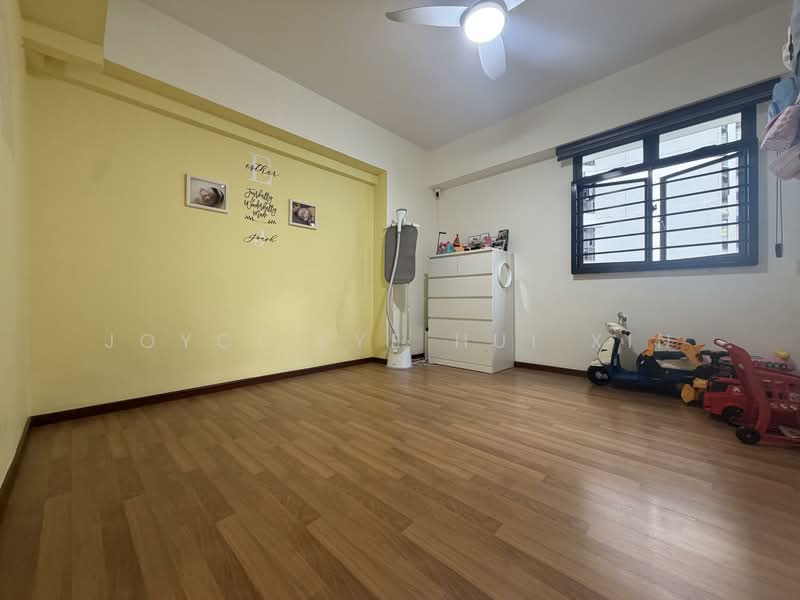 297A Compassvale Street HDB Flat For Sale at S$ 800,000 | PropertyGuru Singapore - Bedroom