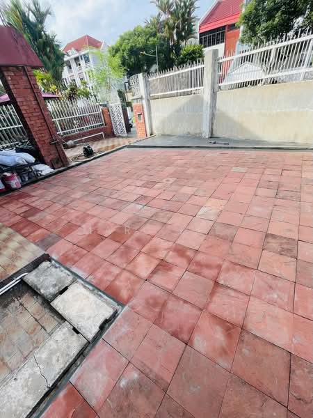 Free-Hold at Lorong Ong Lye, Lorong Ong Lye, 5 Bedrooms, 3,129 sqft, Semi-Detached House For Sale, by Marc Lee, 500066804 - Front garden - PropertyGuru.com.sg