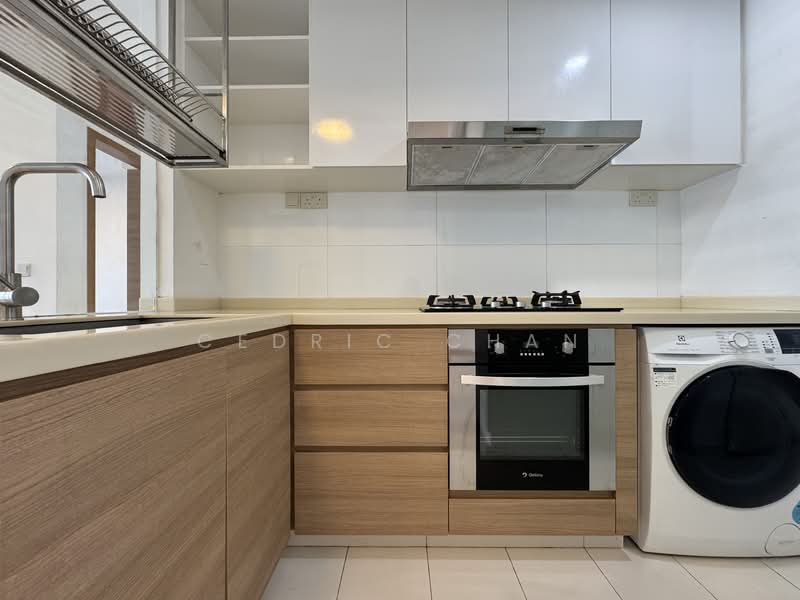 Seastrand Condominium For Sale at S$ 1,559,999 | PropertyGuru Singapore - Kitchen