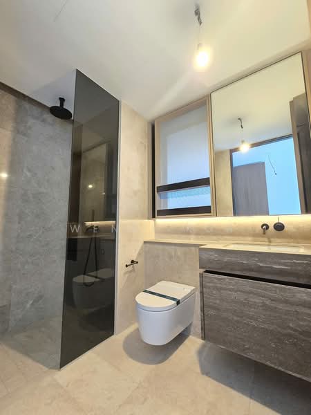 The Reef at King's Dock Condominium For Sale at S$ 3,600,000 | PropertyGuru Singapore - Master Bathroom