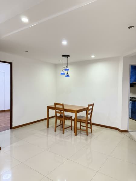 195C Punggol Road HDB Flat For Sale at S$ 580,000 | PropertyGuru Singapore - Dining Room