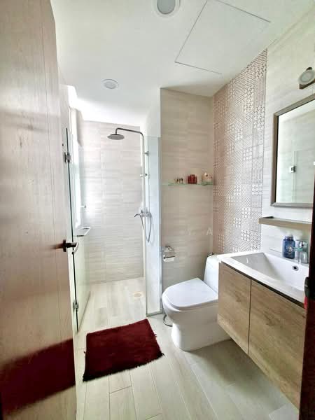 Forest Hills Condo Condominium For Sale at S$ 1,600,000 | PropertyGuru Singapore - Common Bathroom