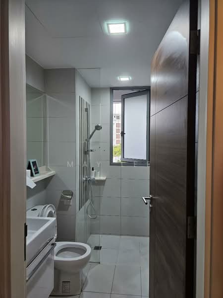 Arc at Tampines, Tampines Avenue 8, 2 Bedrooms, 700 sqft, Executive Condominium For Rent, by May Lee, 500066849 - Bathroom - PropertyGuru.com.sg