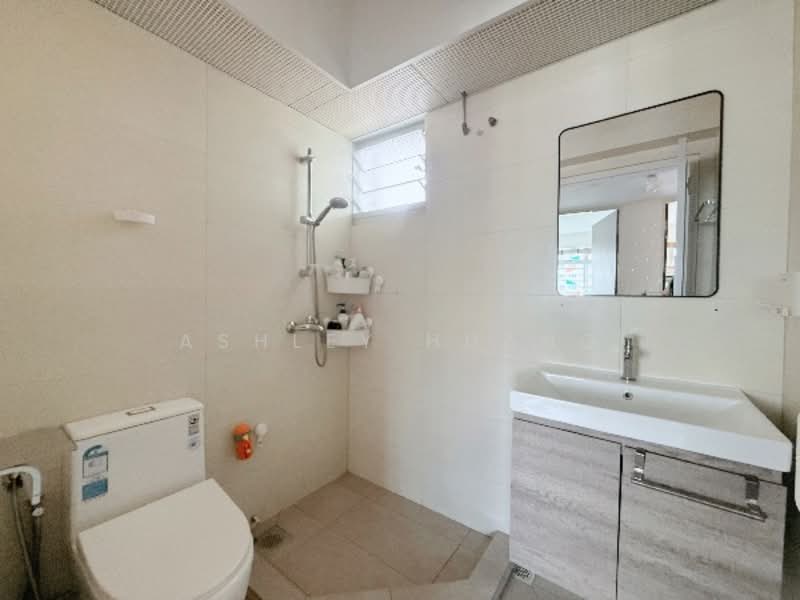 453C Fernvale Road HDB Flat For Sale at S$ 688,888 | PropertyGuru Singapore - Common Bathroom all done up 