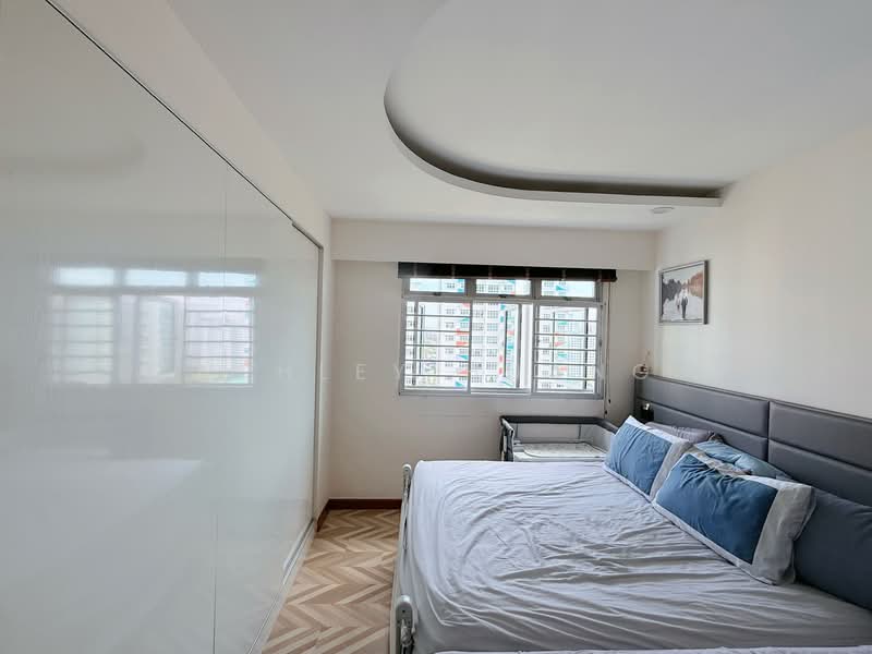 453C Fernvale Road HDB Flat For Sale at S$ 688,888 | PropertyGuru Singapore - Huge Master Bedroom