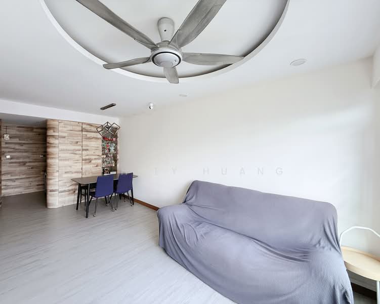 453C Fernvale Road HDB Flat For Sale at S$ 688,888 | PropertyGuru Singapore - Spacious Living Hall