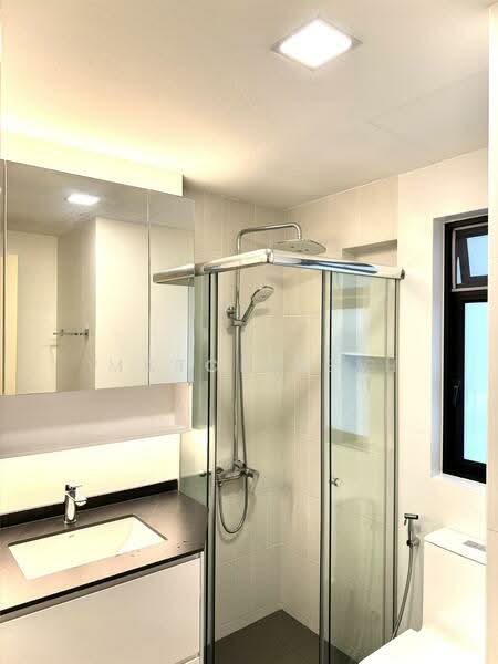 Pinewood Gardens Condominium For Sale at S$ 4,300,000 | PropertyGuru Singapore - Bathroom