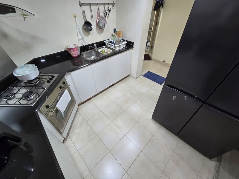 Lilydale Condominium For Sale at S$ 1,180,000 | PropertyGuru Singapore - Kitchen