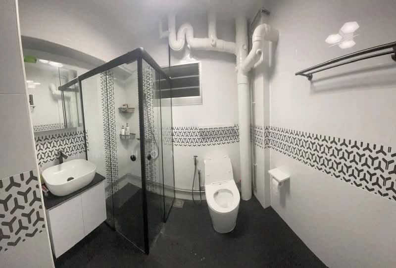 176B Edgefield Plains, 176B Edgefield Plains, 3 Bedrooms, 968 sqft, HDB Flat For Rent, by Regine Cher, 500066872 - Bathroom - PropertyGuru.com.sg