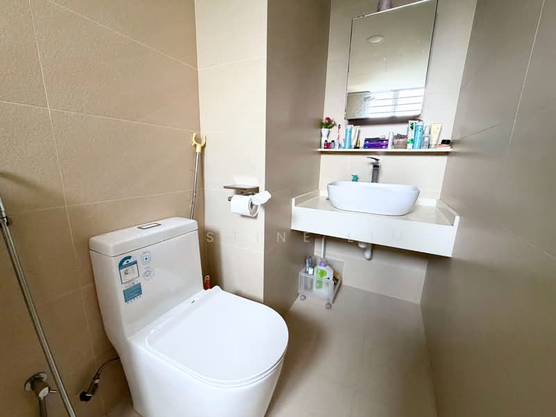 Castle Green Condominium For Sale at S$ 1,650,000 | PropertyGuru Singapore - Bathroom