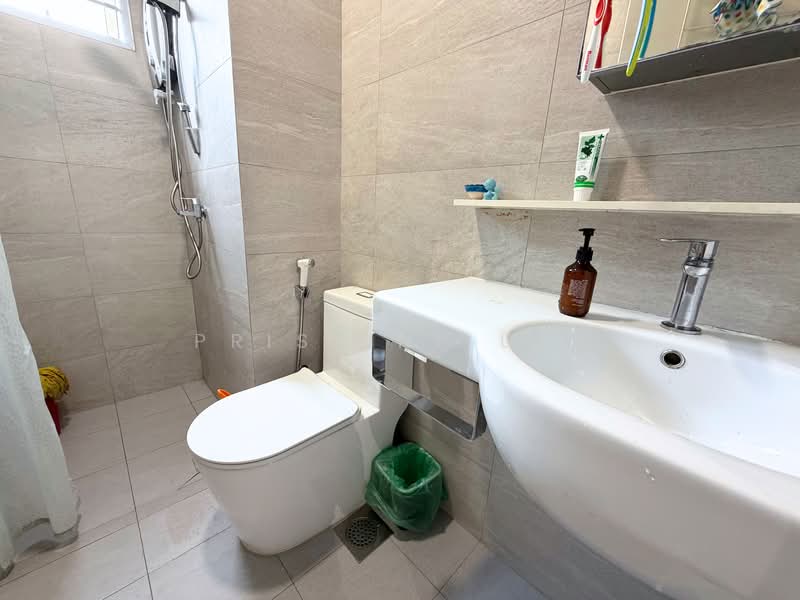 Castle Green Condominium For Sale at S$ 1,650,000 | PropertyGuru Singapore - Bathroom