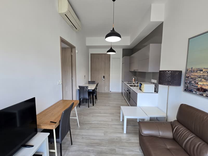 J Gateway, 2 Gateway Drive, 1 Bedroom, 495 sqft, Condominium For Rent, by Spenncer Mak, 500066881 - Living Room - PropertyGuru.com.sg