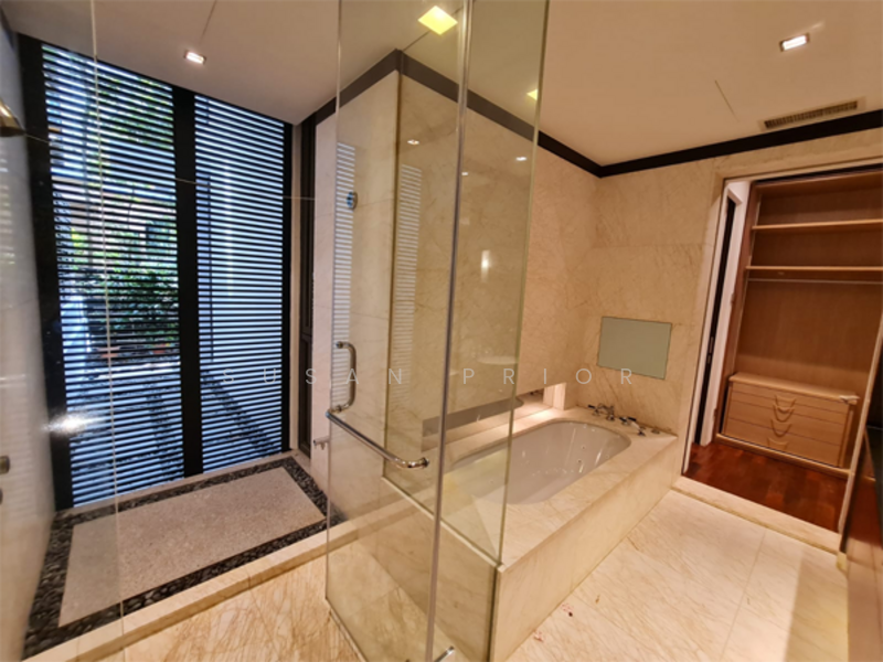 The Ladyhill Exclusive Couples Dream, , 3 Bedrooms, 3,200 sqft, Condominium For Rent, by Susan Prior, 500066884 - Bathroom - PropertyGuru.com.sg
