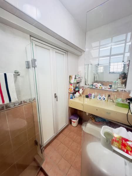 608 Jurong West Street 65 HDB Flat For Sale at S$ 610,000 | PropertyGuru Singapore - Bathroom
