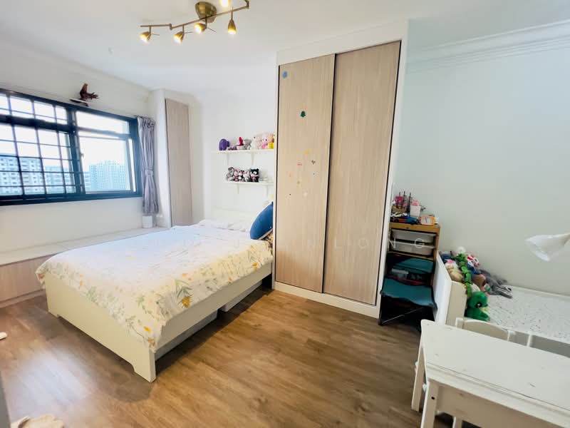 608 Jurong West Street 65 HDB Flat For Sale at S$ 610,000 | PropertyGuru Singapore - Bedroom