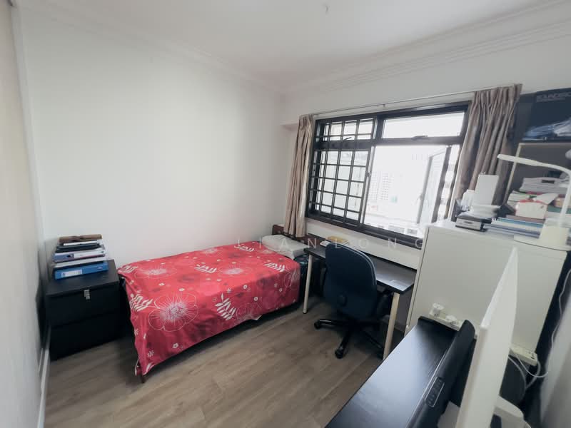 608 Jurong West Street 65 HDB Flat For Sale at S$ 610,000 | PropertyGuru Singapore - Bedroom