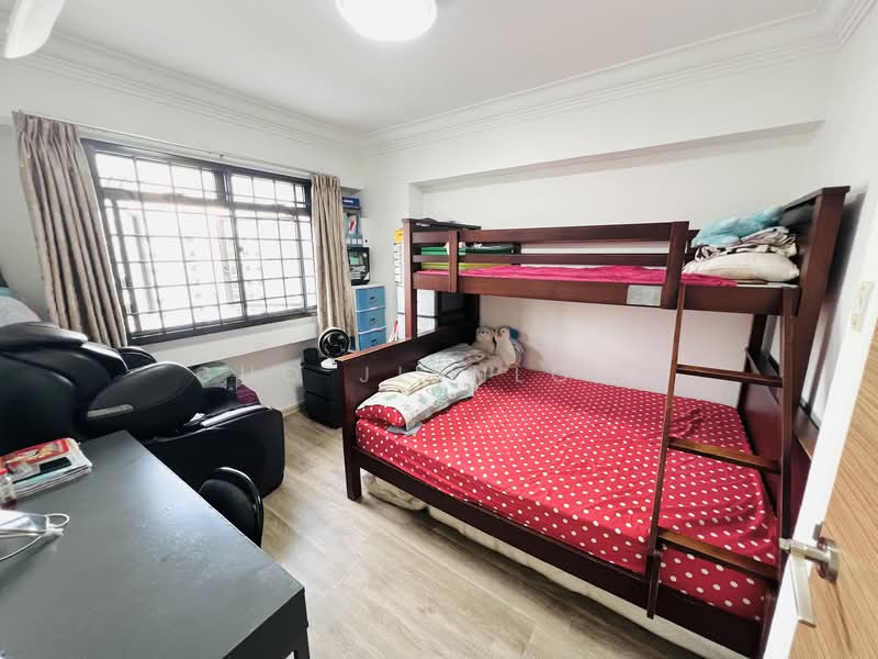 608 Jurong West Street 65 HDB Flat For Sale at S$ 610,000 | PropertyGuru Singapore - Bedroom