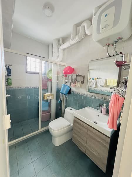 608 Jurong West Street 65 HDB Flat For Sale at S$ 610,000 | PropertyGuru Singapore - Bathroom
