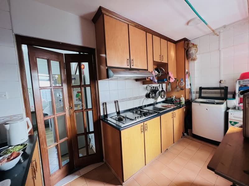 608 Jurong West Street 65 HDB Flat For Sale at S$ 610,000 | PropertyGuru Singapore - Kitchen