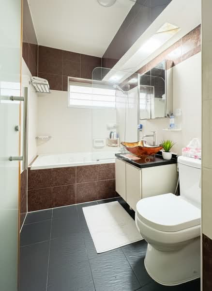 716 Pasir Ris Street 72 HDB Flat For Sale at S$ 880,000 | PropertyGuru Singapore - Bathroom