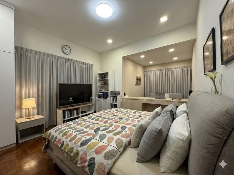 🌅🏡 Sunset Way Freehold Landed | Rare 4,024 sqft Generous Plot Corner Terrace For Sale at S$ 10,499,000 | PropertyGuru Singapore - Bedroom