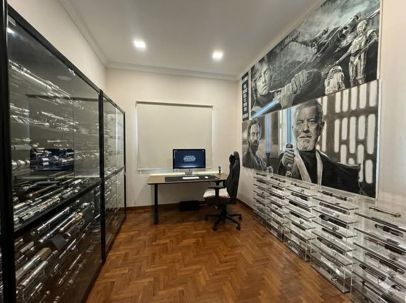 🌅🏡 Sunset Way Freehold Landed | Rare 4,024 sqft Generous Plot Corner Terrace For Sale at S$ 10,499,000 | PropertyGuru Singapore - Study